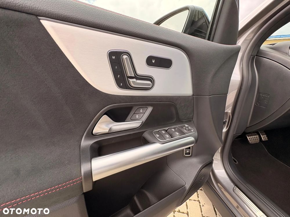 Mercedes-Benz GLA 220 mHEV 4-Matic AMG Line 8G-DCT - 16