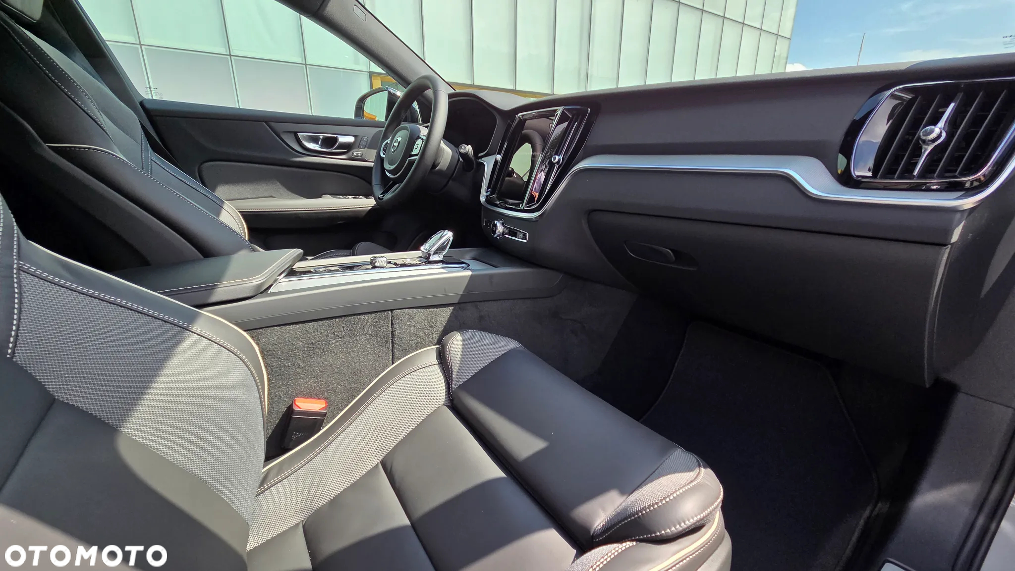 Volvo V60 B4 B Plus Dark - 14