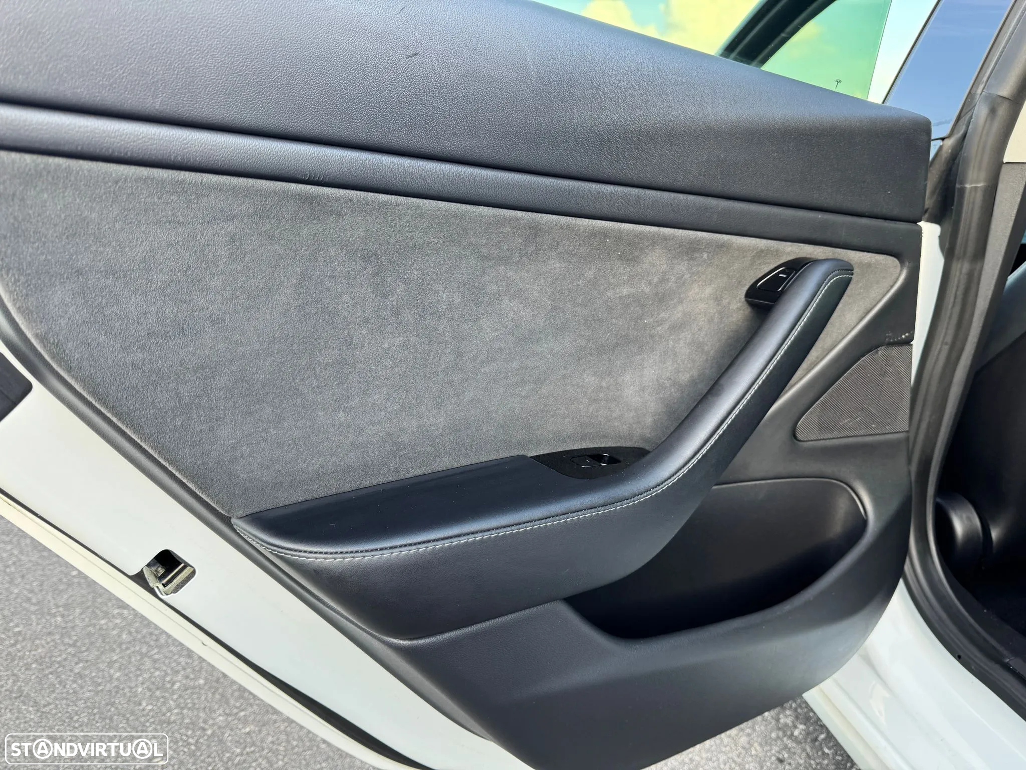 Tesla Model 3 Long-Range Dual Motor AWD - 27