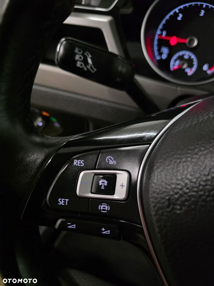 Volkswagen Touran - 21