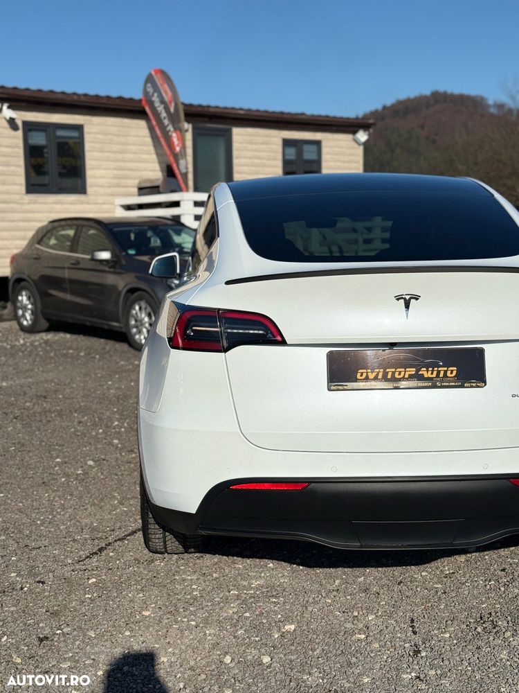 Tesla Model Y AWD Performance - 37