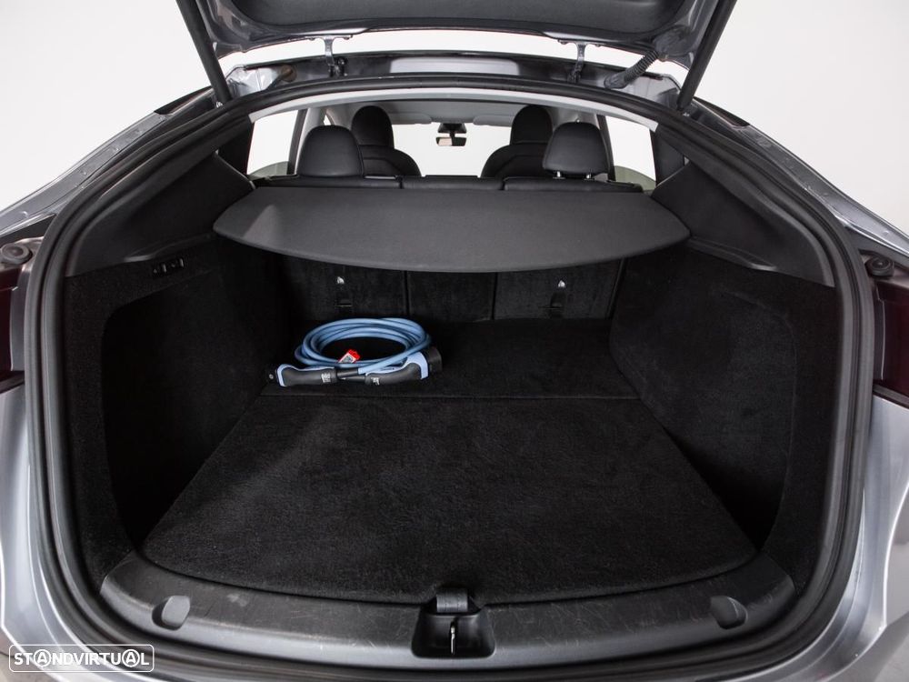 Tesla Model Y Long Range Dual Motor AWD - 13