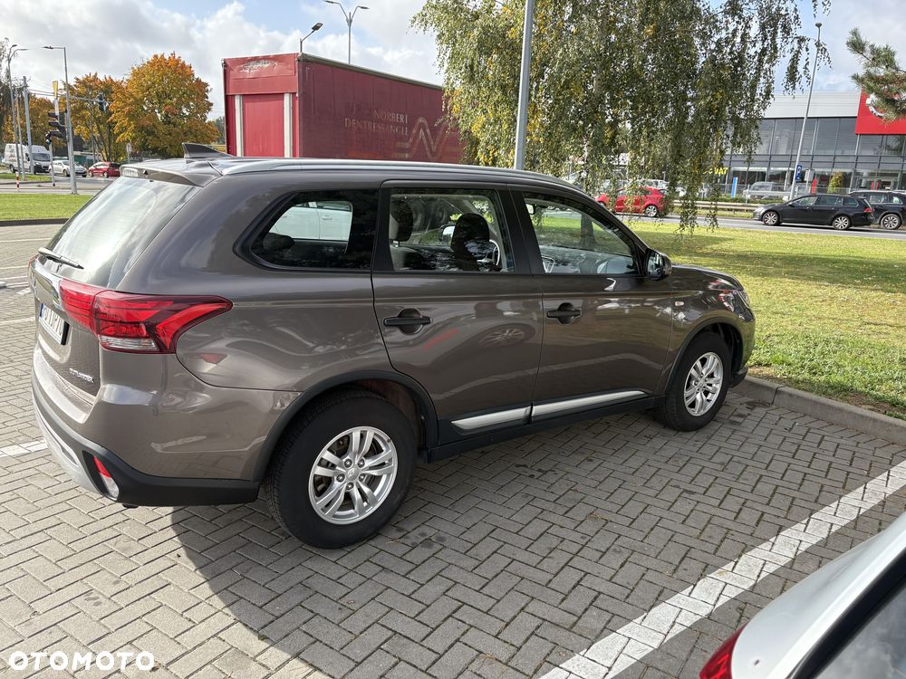 Mitsubishi Outlander 2.0 Invite + 2WD - 13