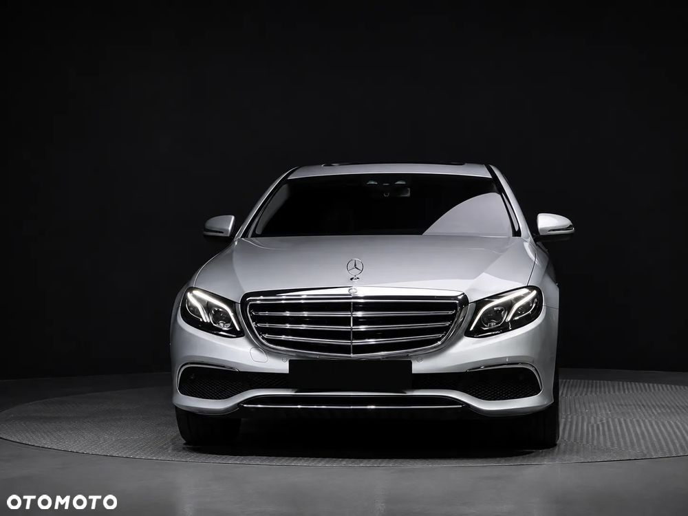 Mercedes-Benz Klasa E 220 d 4-Matic Business Edition 9G-TRONIC - 4