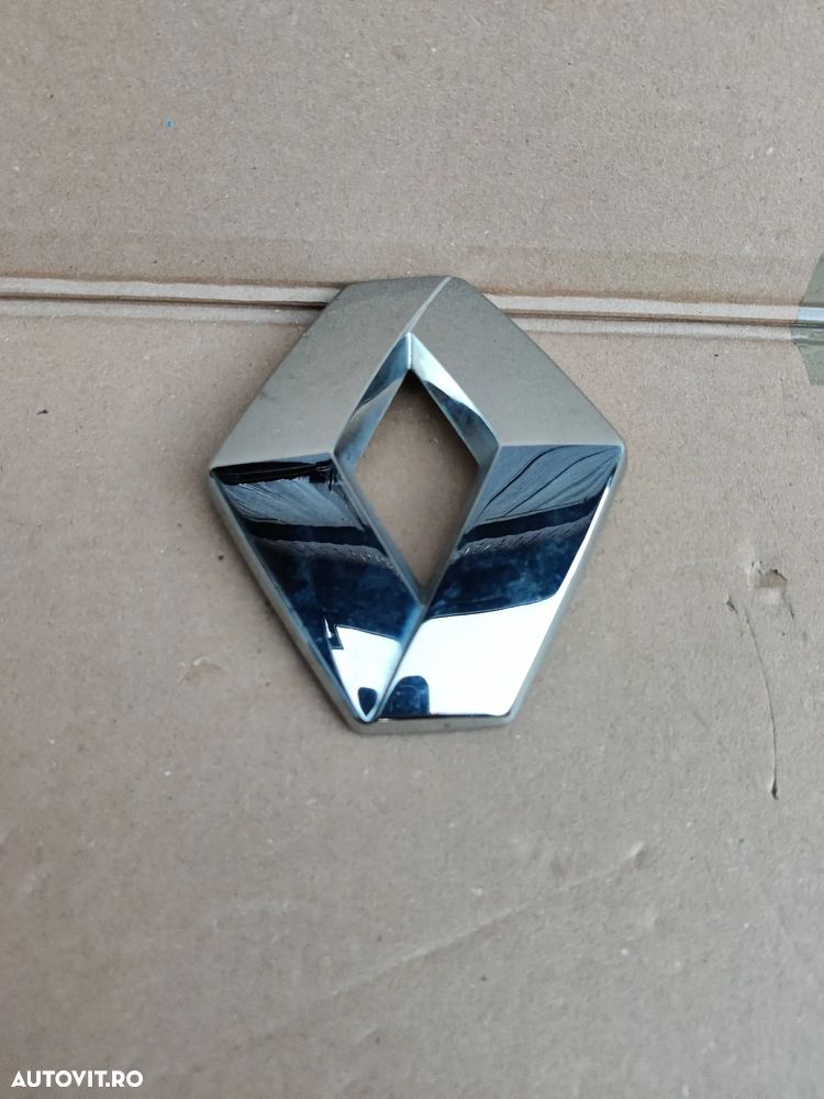 Emblema Sigla Stema Logo OEM haion spate Renault Clio 5 V Megane Capture 2019-2025 - 1