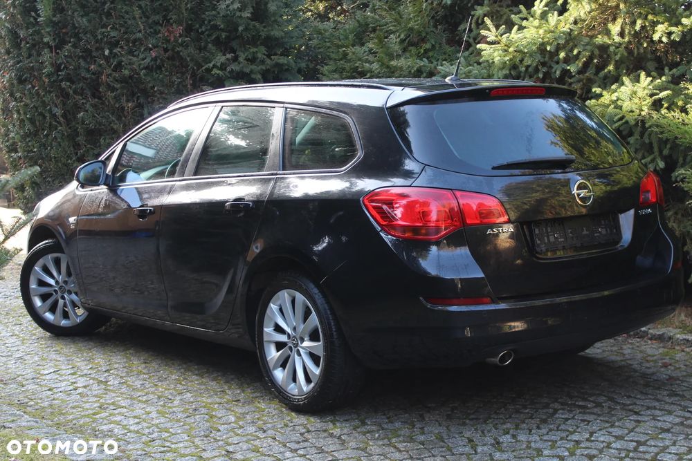 Opel Astra 1.4 Turbo 150 Jahre - 4