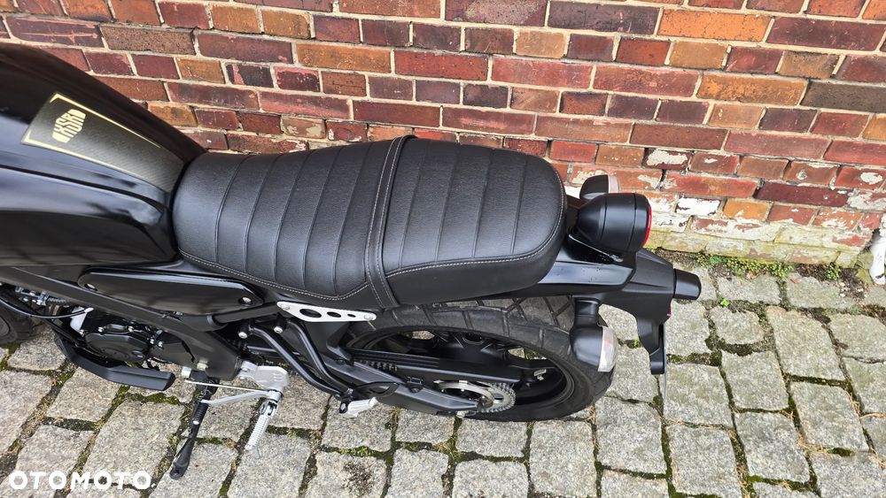 Yamaha XSR - 12