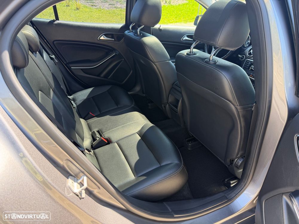 Mercedes-Benz GLA 180 d AMG Line - 11