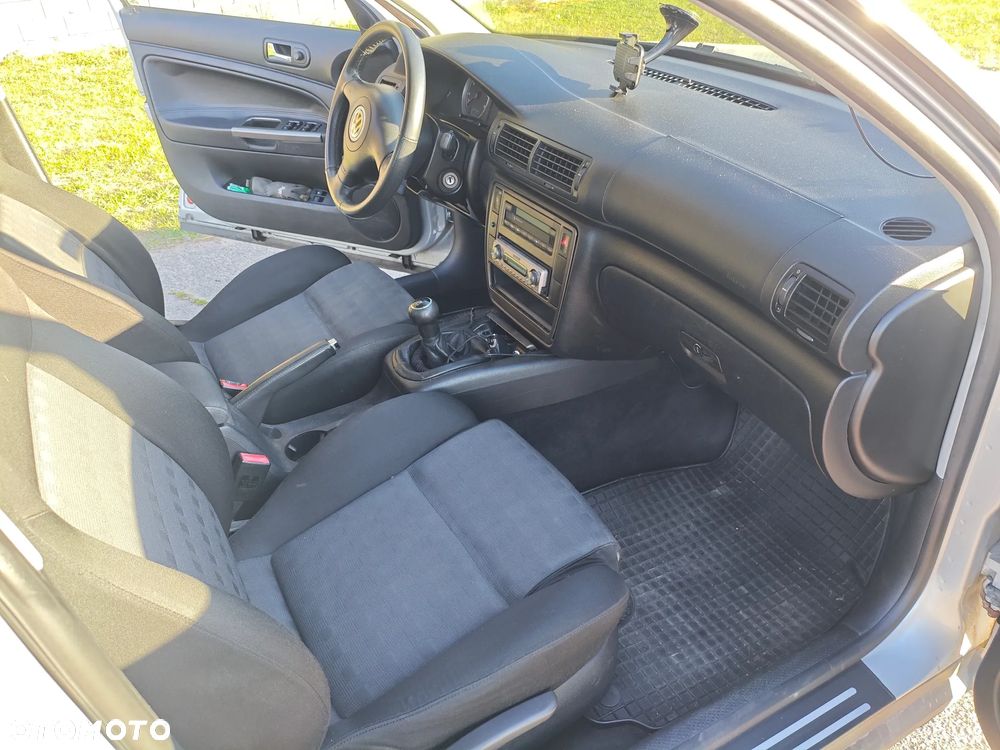 Volkswagen Passat 1.8T Trendline - 14