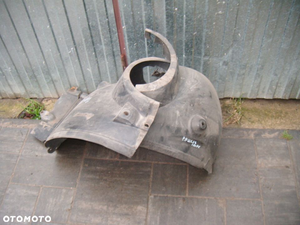 MERCEDES W 203 coupe nadkole prawy przód - 1