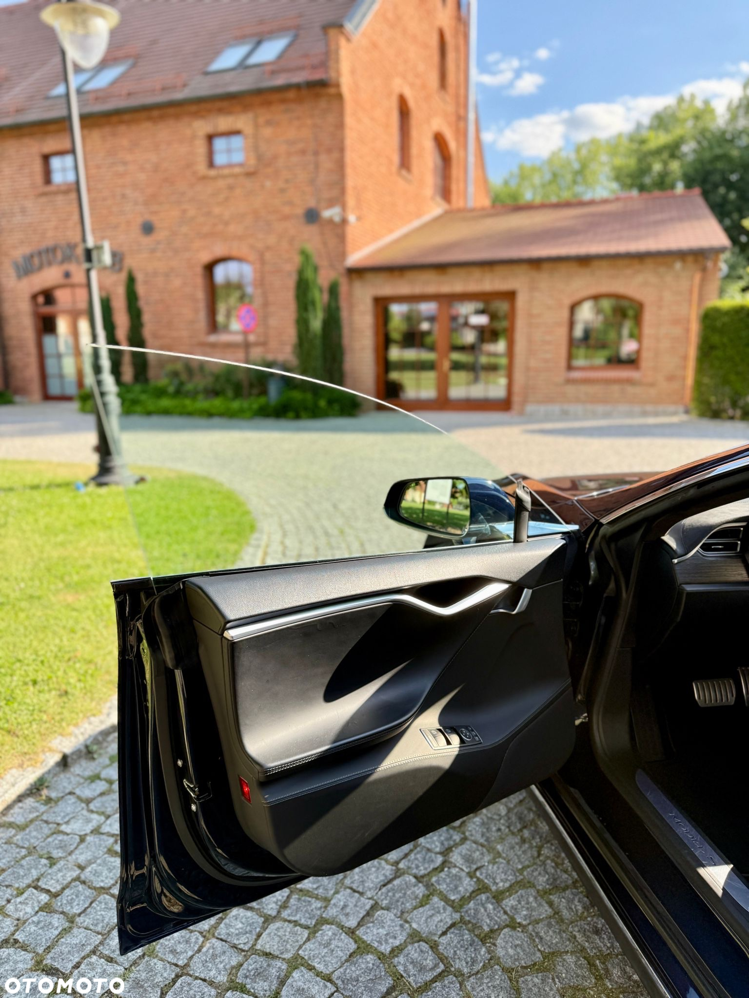 Tesla Model S Performance - 23