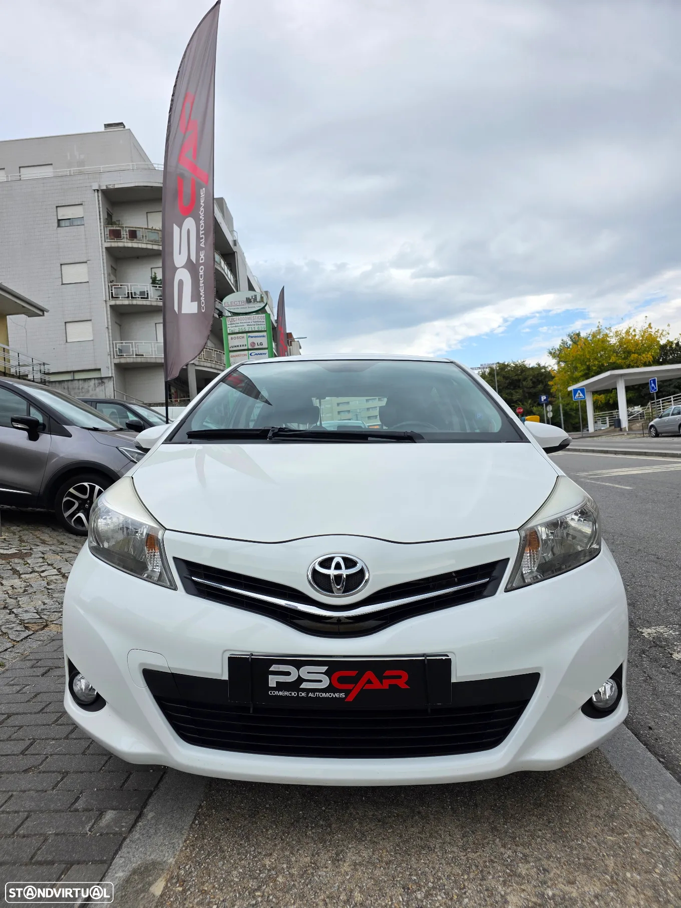 Toyota Yaris 1.0 VVT-i Comfort +PS Style+P.Techno - 4