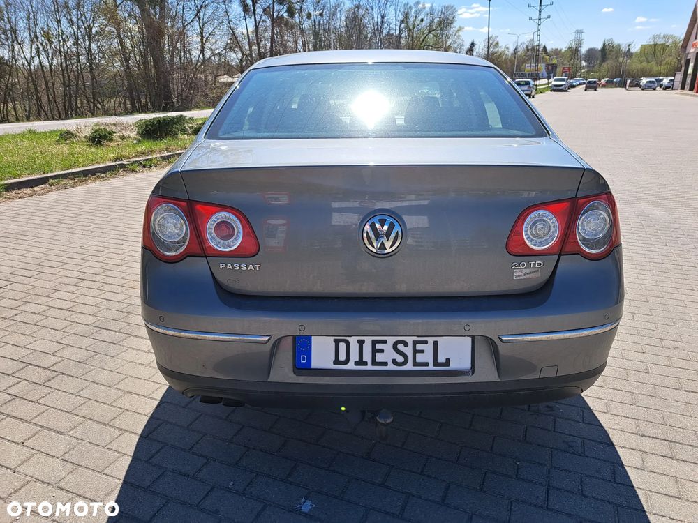 Volkswagen Passat - 8