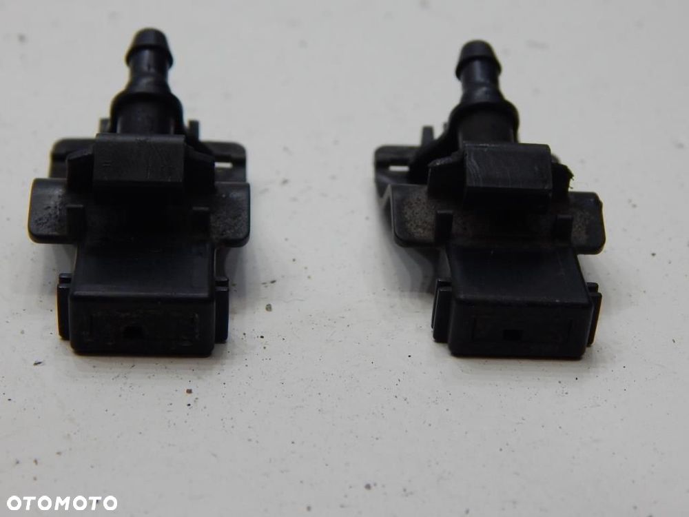 DYSZA SPRYSKIWACZA MASKI LEXUS IS 220 - 3
