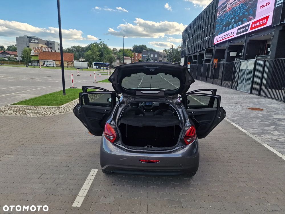 Peugeot 208 - 31