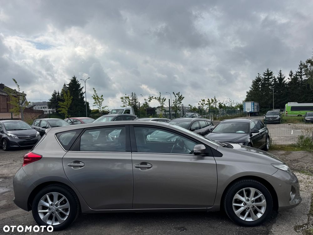 Toyota Auris 1.6 Life+ - 5