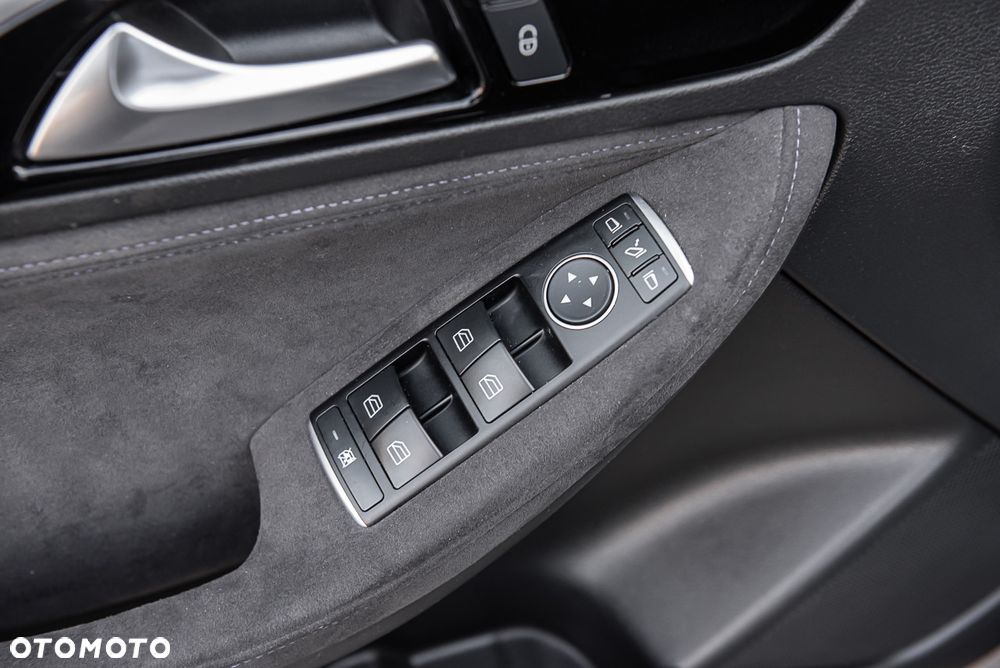 Infiniti Q30 1.6t Premium - 16