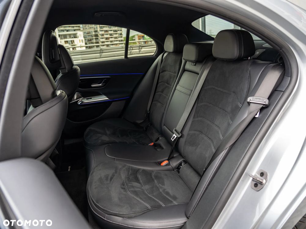 Mercedes-Benz Klasa E 300e 4Matic 9G-TRONIC AMG Line NIGHT Edition - 19
