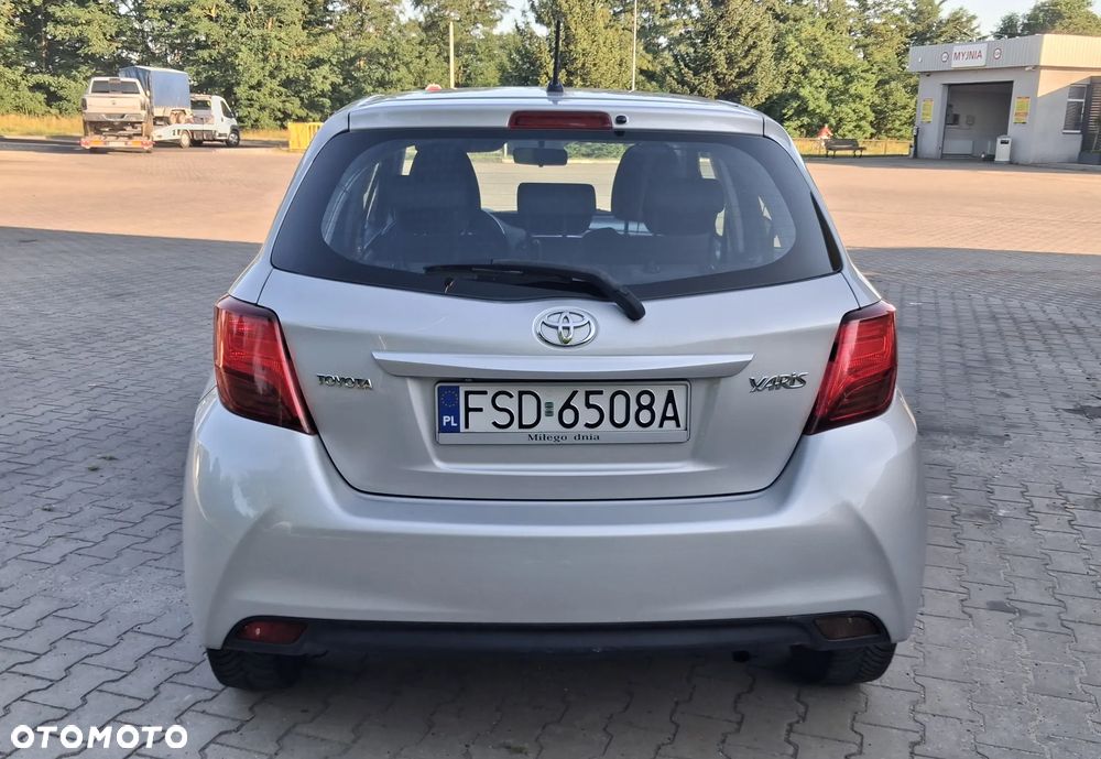 Toyota Yaris 1.0 Premium - 9