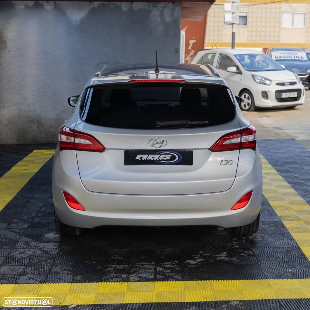 Hyundai i30 SW 1.6 CRDi Style J17 - 6