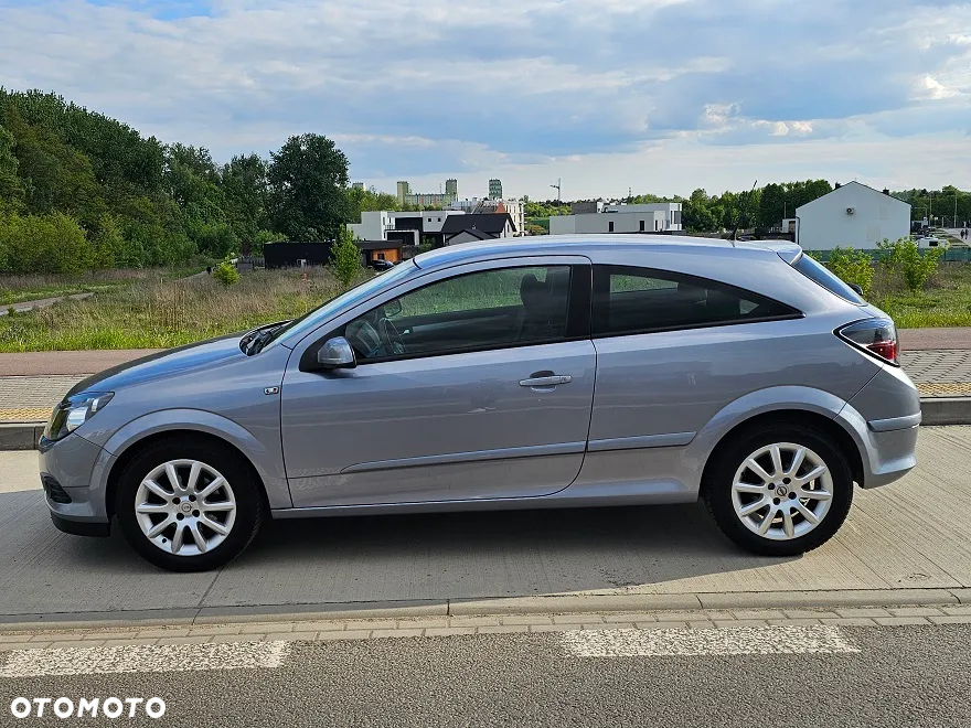 Opel Astra GTC 1.6 Edition Plus - 3