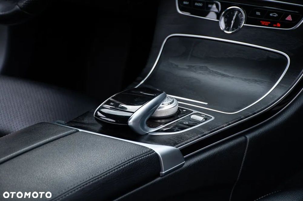 Mercedes-Benz Klasa C 400 4Matic 7G-TRONIC AMG Line - 26