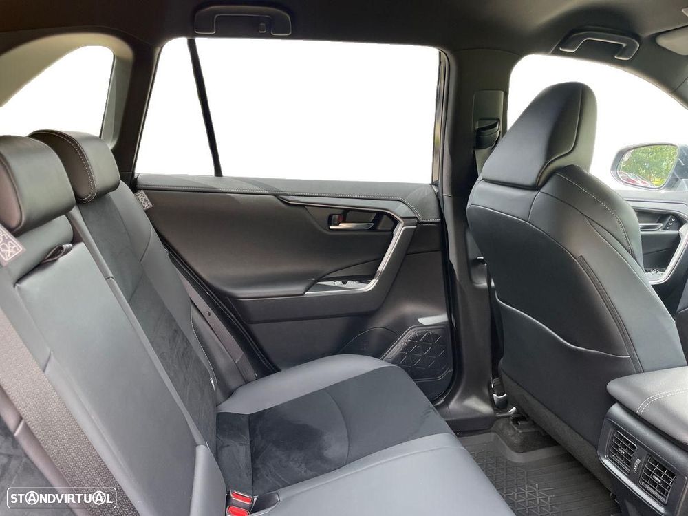 Toyota RAV4 - 8