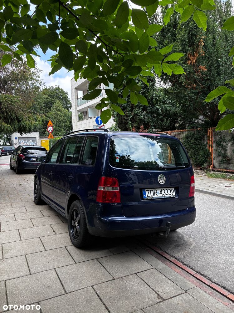 Volkswagen Touran 1.6 FSI - 9