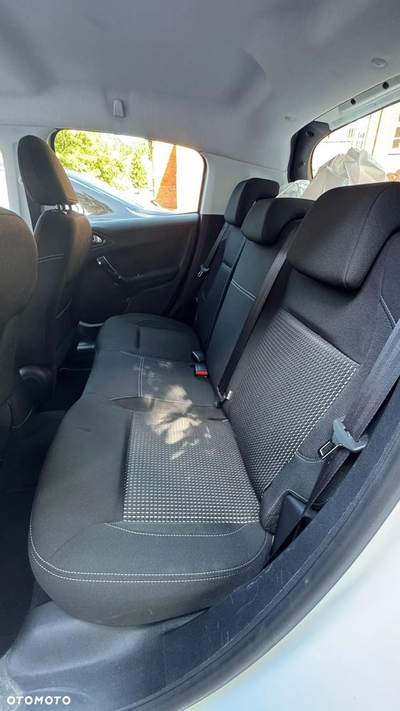 Peugeot 208 1.2 PureTech Allure S&S EAT6 - 8