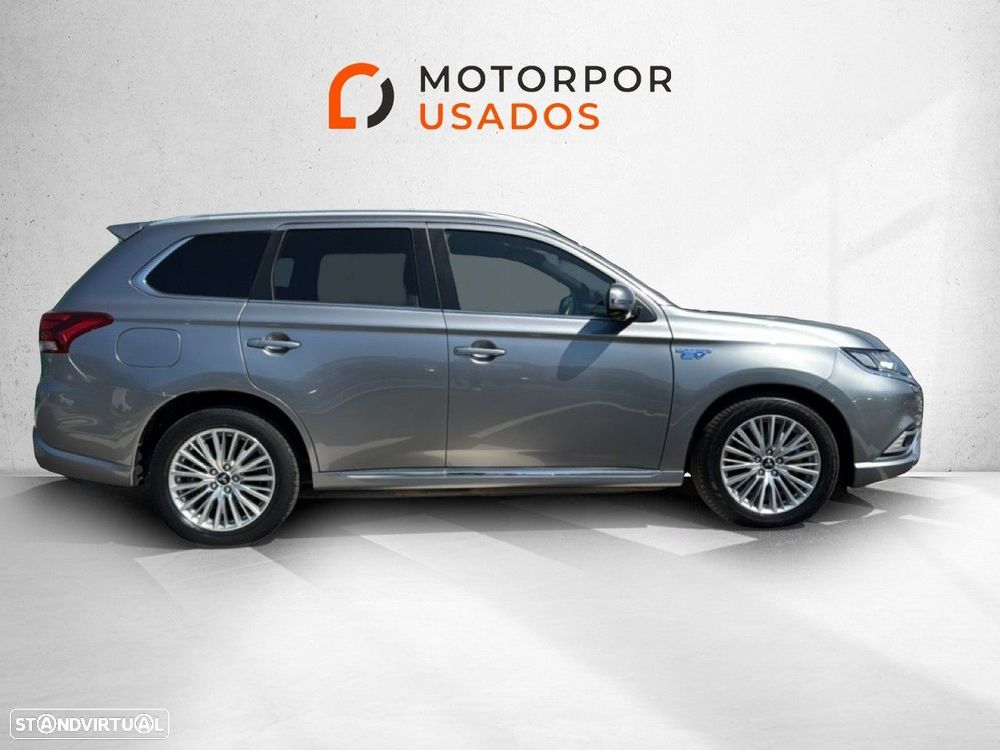 Mitsubishi Outlander - 4