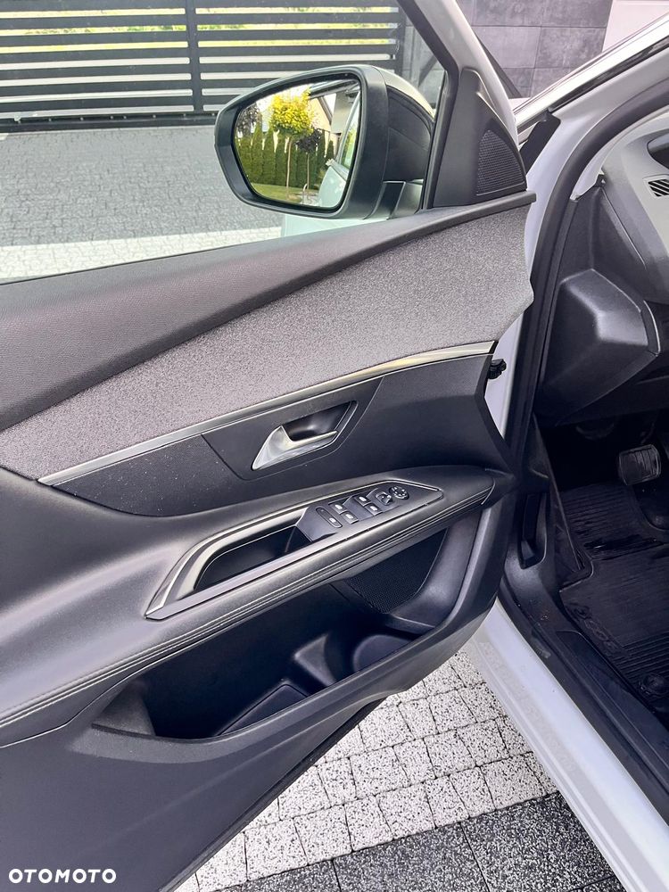 Peugeot 3008 1.2 PureTech GPF Allure S&S EAT8 - 29