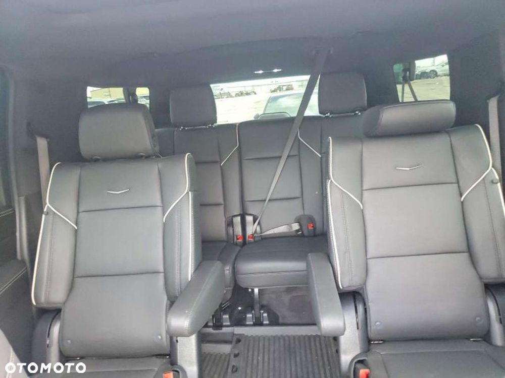 Cadillac Escalade - 12