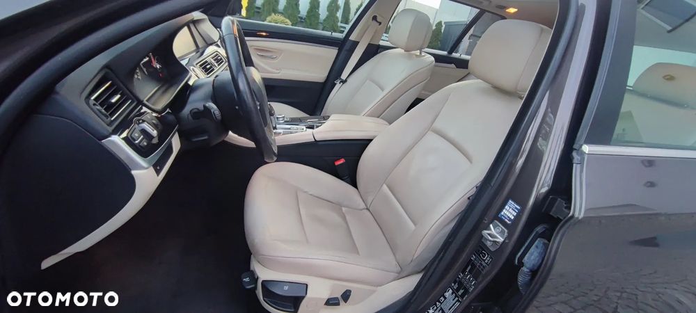 BMW Seria 5 525d xDrive - 18