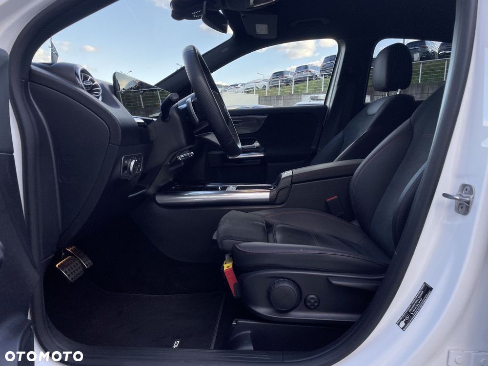 Mercedes-Benz GLA 200 d AMG Line 8G-DCT - 16