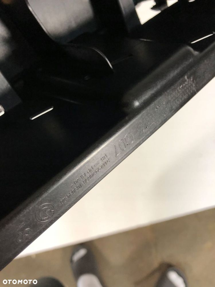 ślizg mocowanie zderzaka środek tył 7420658 bmw x7 g07 18- - 4