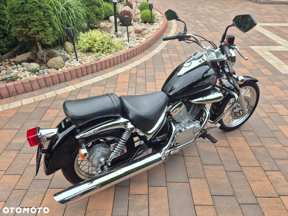 Suzuki Intruder - 7