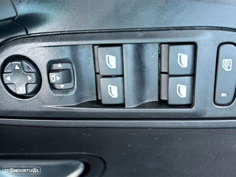 Peugeot 2008 1.2 PureTech Style - 18