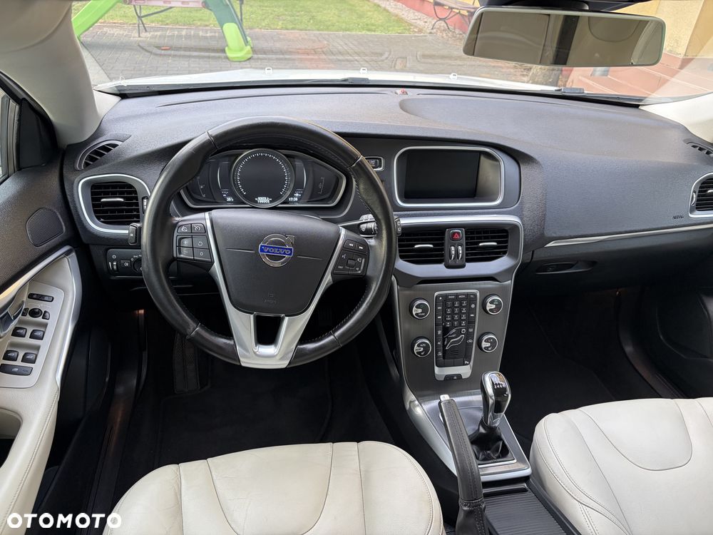 Volvo V40 D3 Momentum - 29