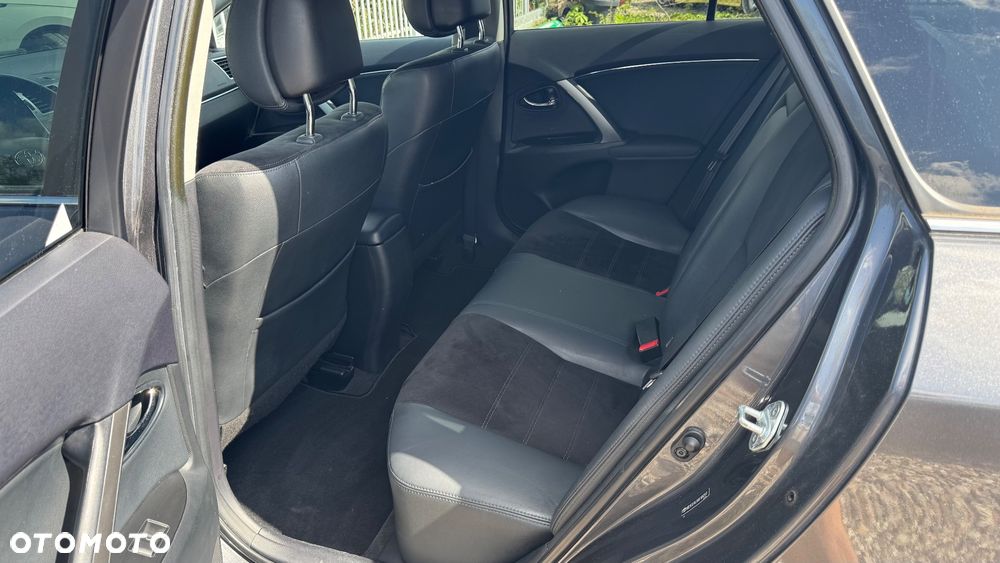 Toyota Avensis 1.8 Premium EU5 - 25