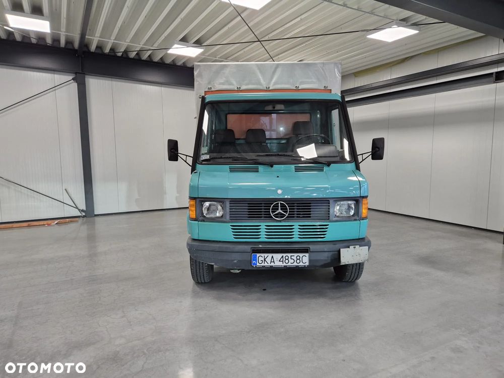 Mercedes-Benz 310 D - 6