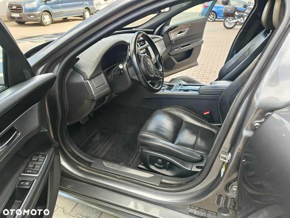 Jaguar XF 20d AWD R-Sport - 11