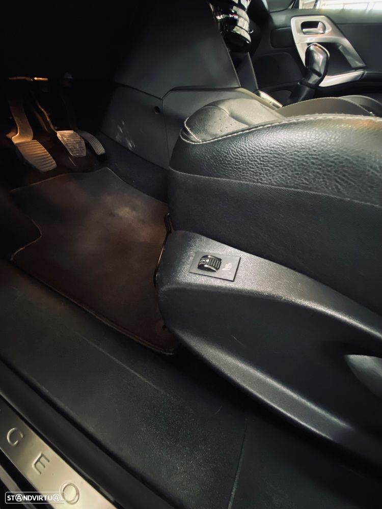 Peugeot 208 PureTech 110 Stop & Start Allure - 11