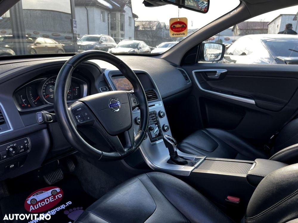 VOLVO XC60 2017 — imagine 23