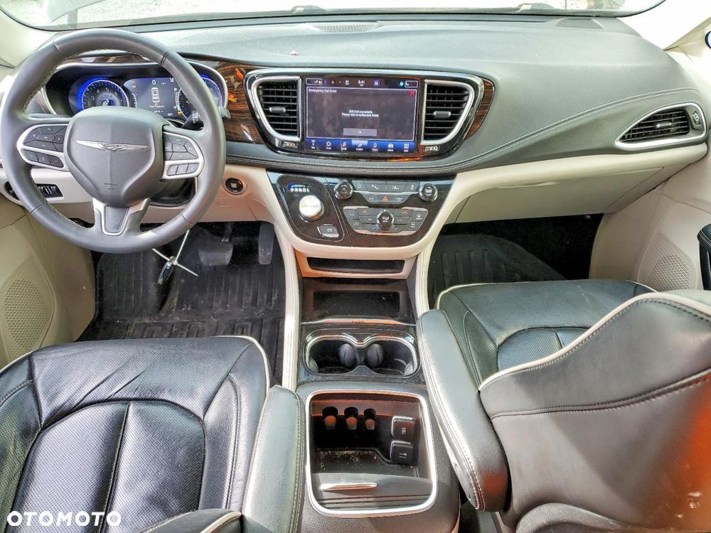 Chrysler Pacifica - 8