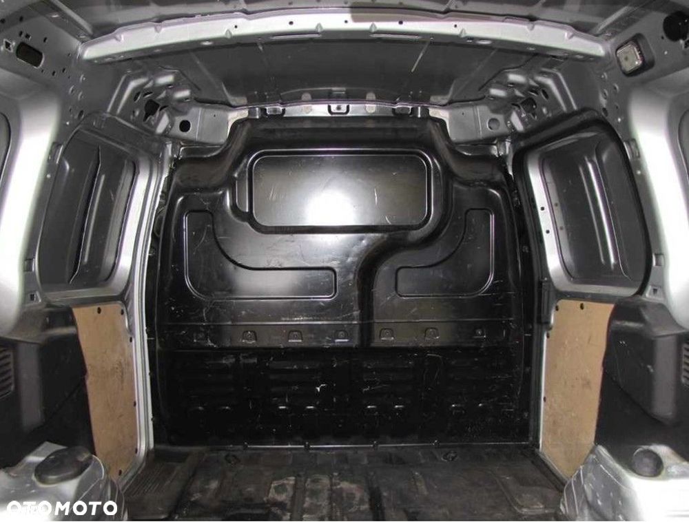 Ford Transit Courier - 16