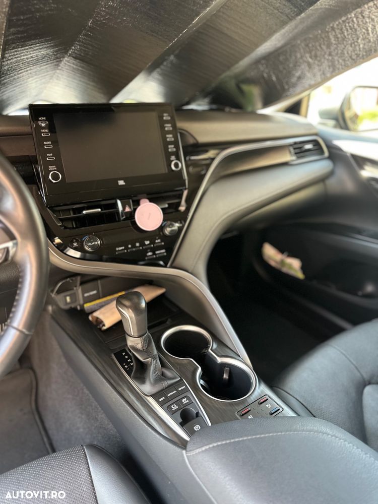 Toyota Camry Luxury - 19