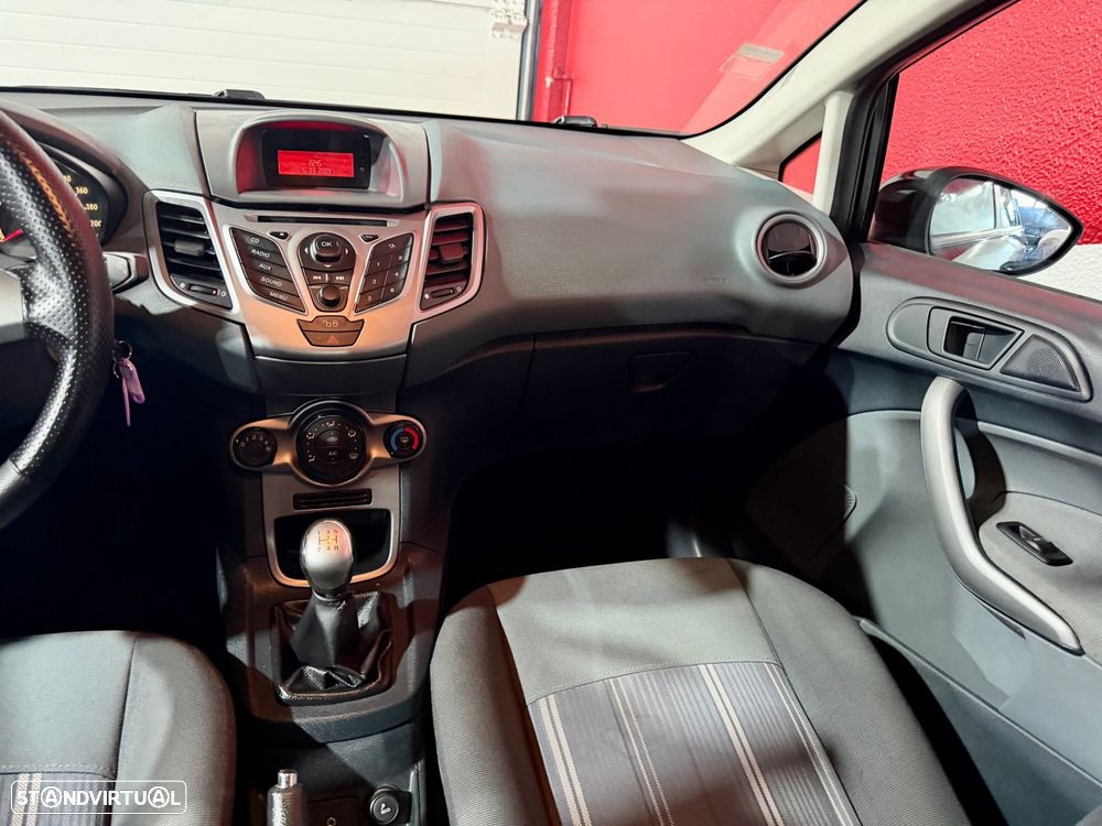 Ford Fiesta 1.25 Titanium - 31