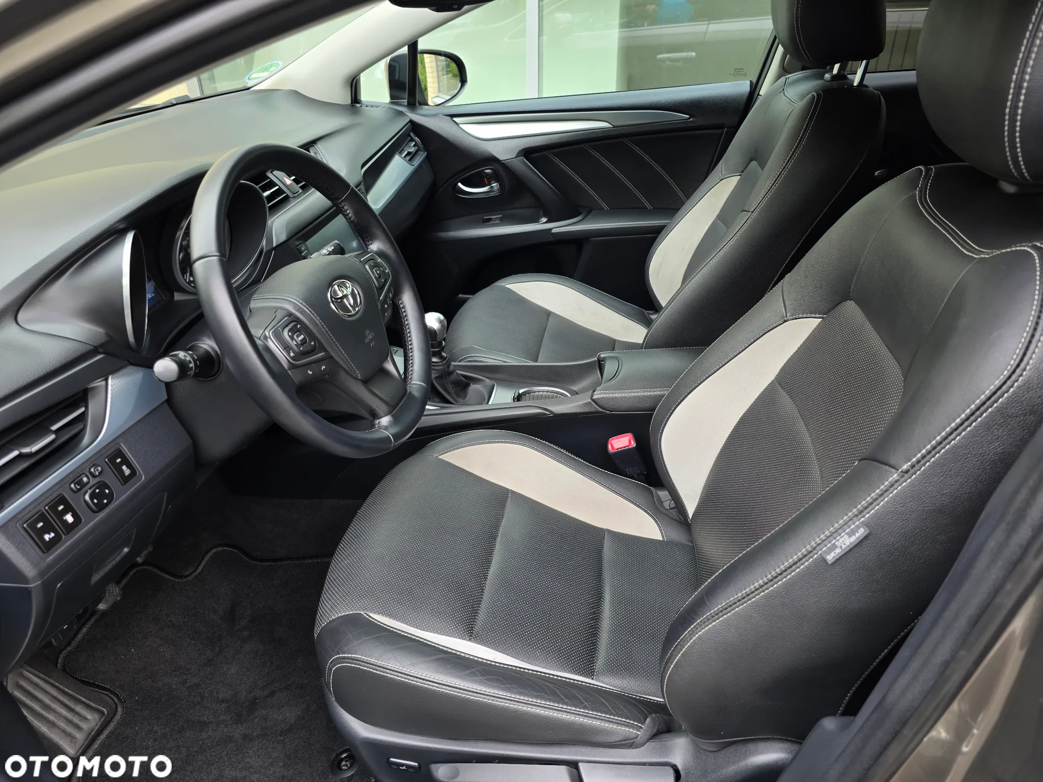 Toyota Avensis 1.8 Prestige - 18