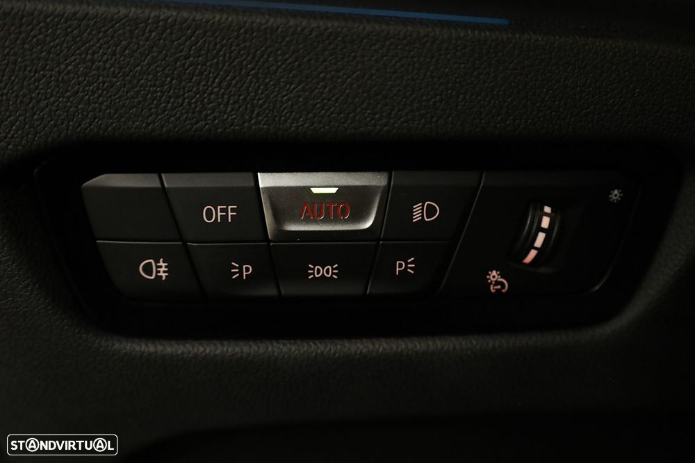 BMW 330 e Pack Desportivo M Auto - 19