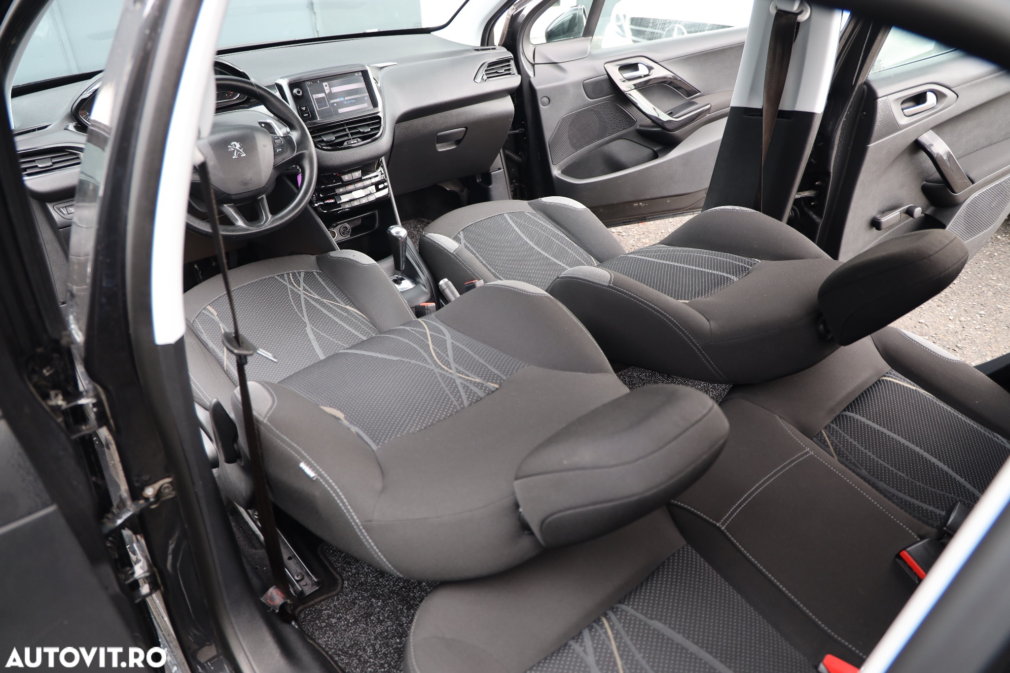 Peugeot 208 1.4 HDi FAP STT Active - 12